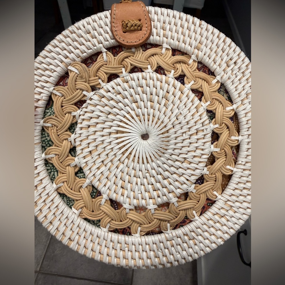 Chic rattan White and Tan Round Bag - Picture 12 of 12